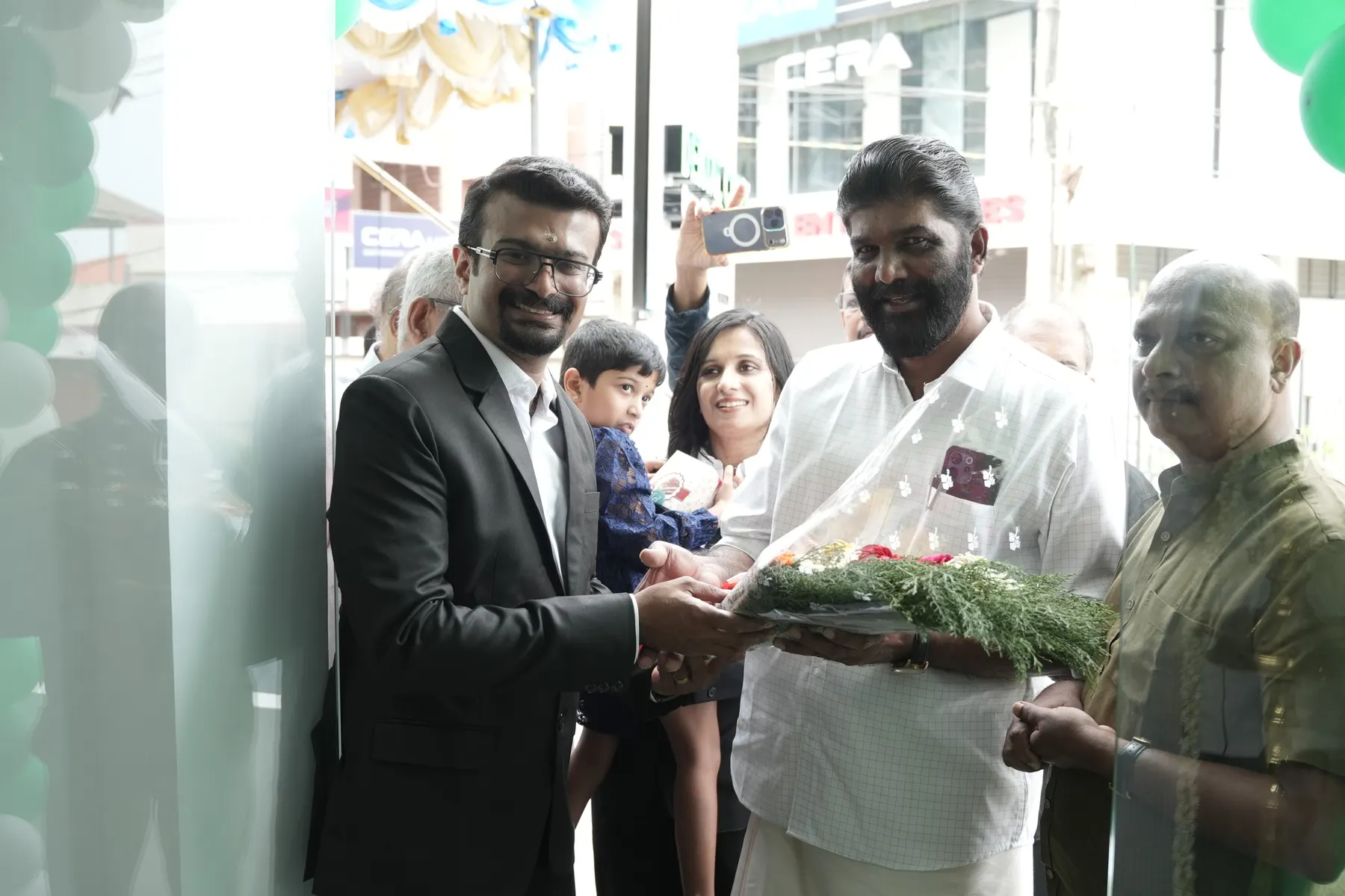 Guests and the Dental Craft team at the Vanchiyoor branch opening ceremony